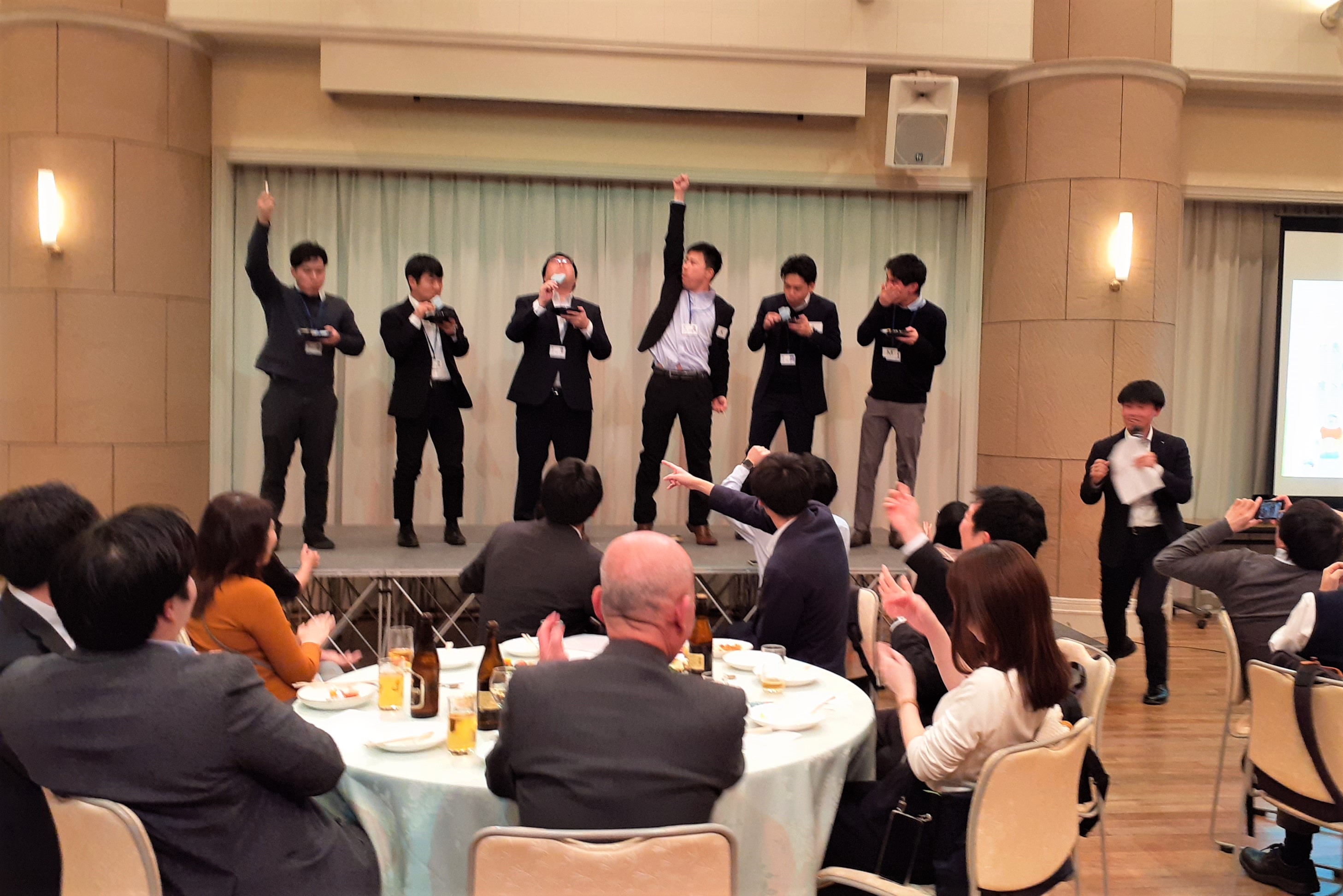 大懇親会in東京（アイスの早食い競争）
