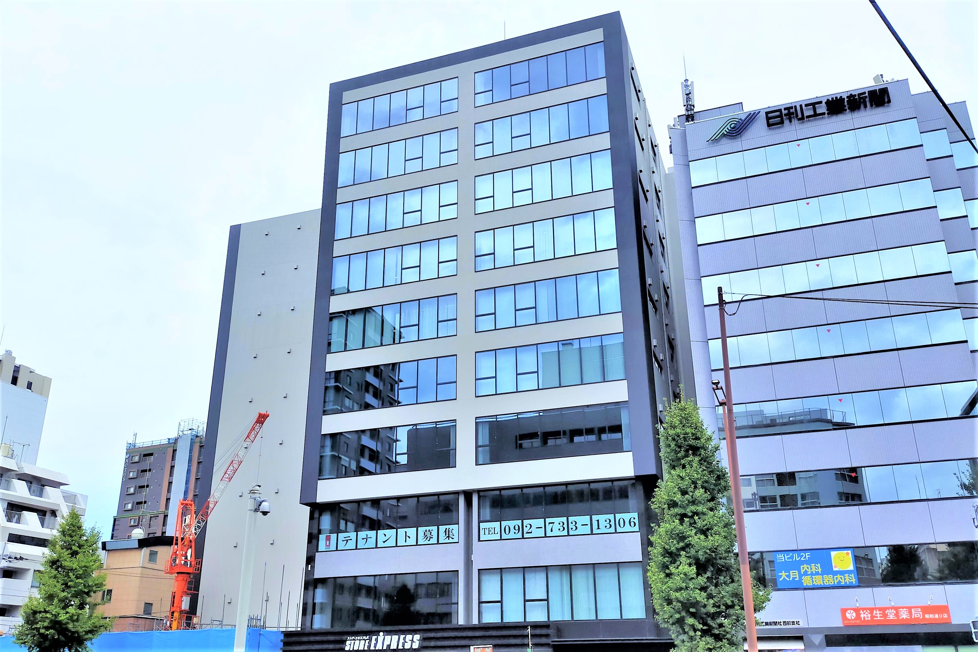 入居するビルの外観