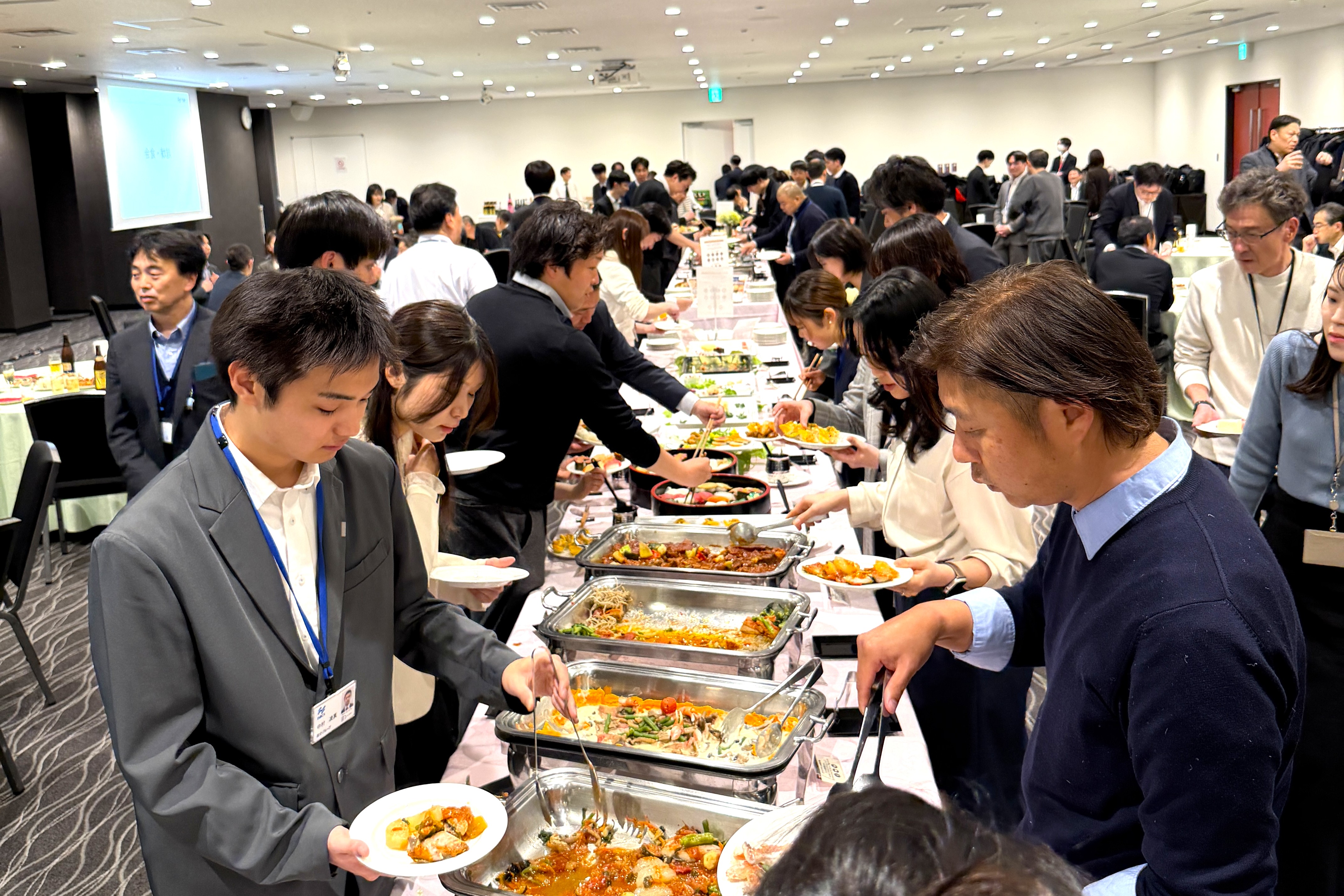 美味しいお料理を囲んで会話も弾みました