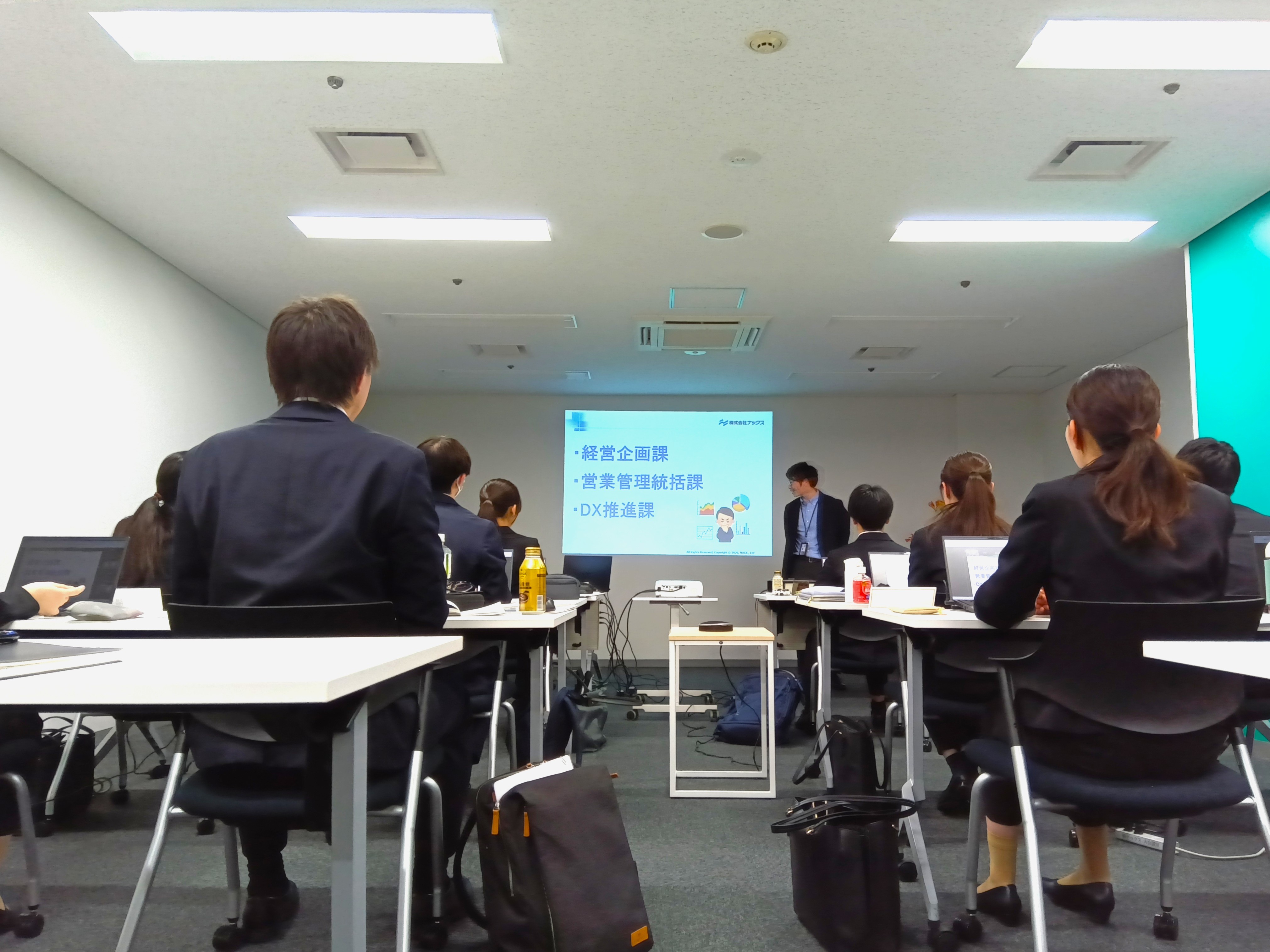 先輩社員からの部署紹介では業務理解を深めました